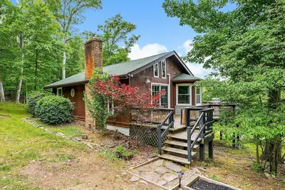Image de Modern w Mountain Views, Deck & Fire Pit
