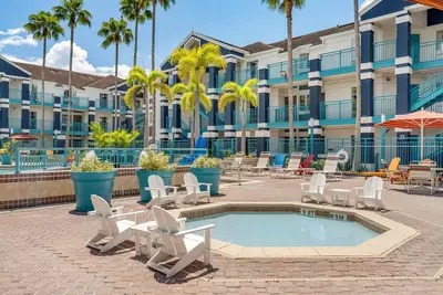 Image de Check Out Disney Springs! Two Relaxing 2br Suites with Kitchens, Outdoor Pool!