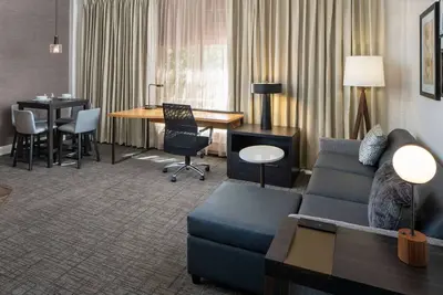 Image de Rare Find! Stylish and Pet-friendly 2br Suite, Private Kitchen, Free Breakfast!