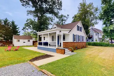 Image de Beach cottage with firepit, grill, outdoor areas, Ac, & W\/D