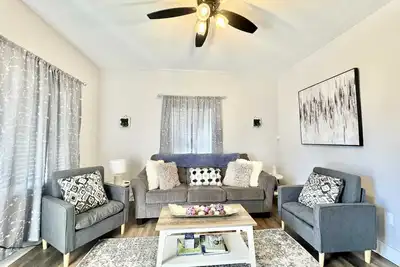 Image de Newly Remodeled 2 Bedroom Home in Shelbyville!