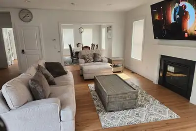 Image de 5 bedrooms Home away from Home