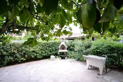 Image de Appartement 'Trilocale A Due Passi Dalla Spiaggia' avec terrasse privée, Wi-Fi et climatisation
