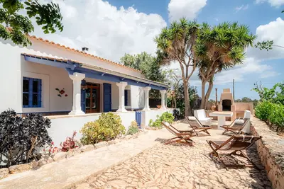 Image de Maison de campagne 'Can Pep MartĂ' avec terrasse privĂ©e, jardin partagĂ© et Wi-Fi