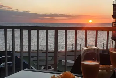 Image de Appartement de vacances 'Sunset Over The Sea' avec balcon et Wi-Fi