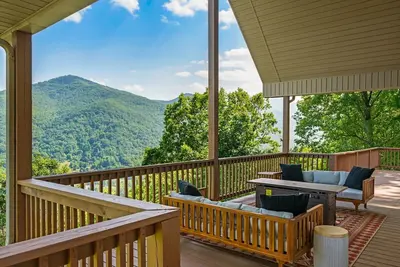 Image de Luxury BoHo/Rustic 5 Br, 4 1/2 Ba, 3 Fplc, 2 Fire Tables, Hot Tub