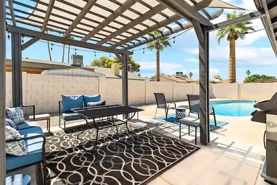 Tranquil Casa - Sparkling Pool & Outdoor Entertaining