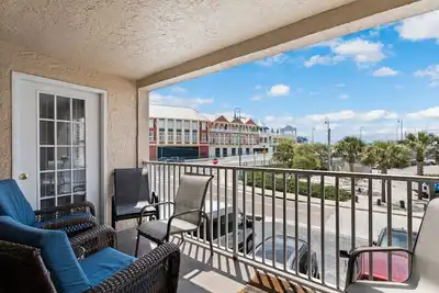 Image de #103 Beach Place Condos - Nightly Rental