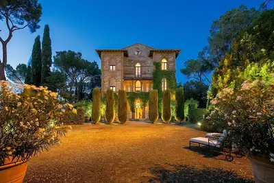 Image de Villa à Località Poggio Olivo avec 6 chambres à coucher, 18 couchages