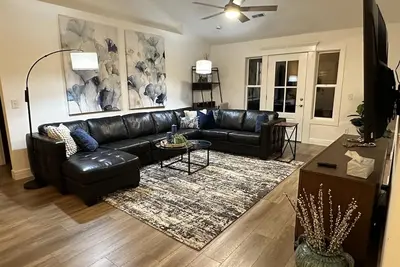 Image de Work/Play at this Peaceful Retreat: 10 min. to Sbu & 20 min to Stockton Lake