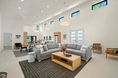 Image de **Upscale Modern Contemporary Retreat in Stunning Ridgway**