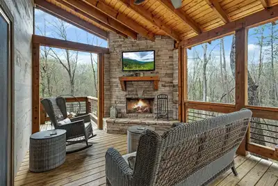 Image de Rustic Elegance, gated community with its own private riverside park.