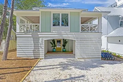 Image de Seagrove rental w/2 living spaces & private pool | 3-min walk to beach & Seaside