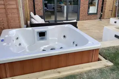 Image de Large Modern Sunny House for Entertaining, Hot-tub, 4 bed nr Twickenham Stadium