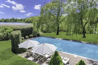 Image de Traditional Waterfront Southampton Home with Private Heated Pool, Close to Town