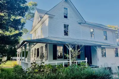 Image de Martha’s Vineyard 7 Bedroom Vintage Home! 15 min walk to beaches and Oak Bluffs!