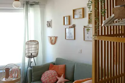 Image de Joli studio vue sur mer, bord de plage de Ostende refait à neuf cosy et tendance