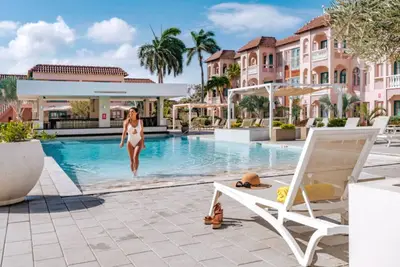 Image de Studio Suite (Apart-Hotel) with Pool by RedAwning