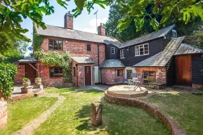 Image de The Cottage is a Grade Ii listed property boasting a games room with full-size pool table.