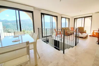 Image de superbe T4 120 M2, vue magnifique, loin du bruit mais plage à 6kms, jardin 150m2