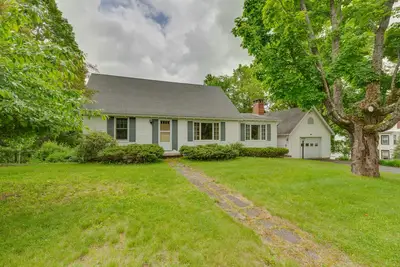 Image de Cape House in Farmington w/ Shared Outdoor Pool!