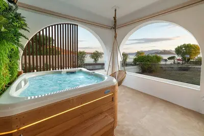 Image de Breathtaking Sea View With Jacuzzi for Couples and Families