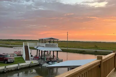 Image de TeeTees on the water! Boat and pet friendly! Straight shot to beach in minutes.