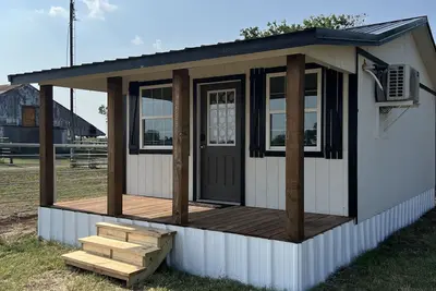 Image de Quietly Nestled Mini Home