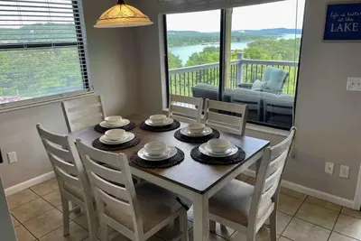 2 bedrooms/2 bathrooms Table Rock Lake View!