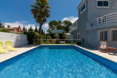 Image de Villa Luna avec piscine privée, jardins et grand espace barbecue