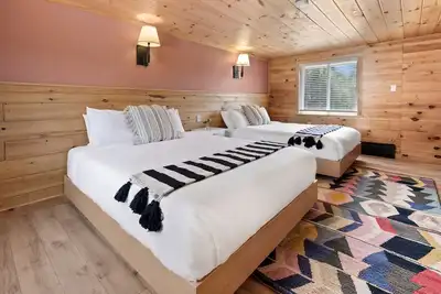 Image de Luxury Apartment - 2 mins to Whiteface Mt. + Beach