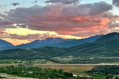 Image de Mountain Retreat with Stunning Views - Minutes from Skiing and Lakes - Sleeps 12