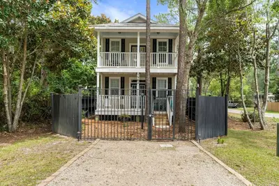 Image de Coastal Soul 393 by AvantStay | Near Boat Ramp & Bay, Private Yard