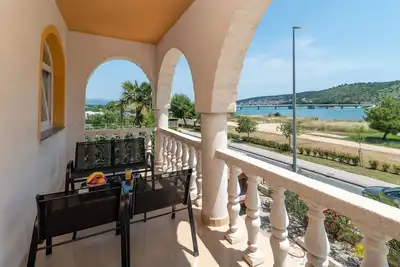 Image de A1 - seafront apt with balcony, 1 min to beach