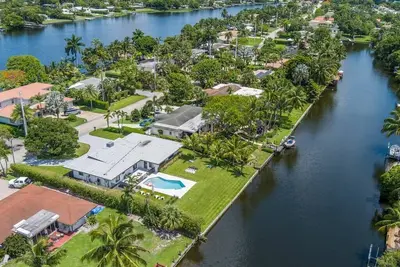Image de The Bird House - Lake Front in West Palm Beach!