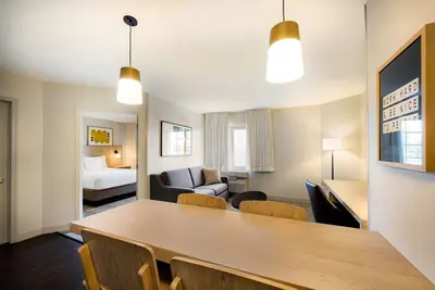 Image de Enjoy a Hassle-Free Stay! 2 Posh Units, Near J. Owen Grundy Park, Pet-Friendly