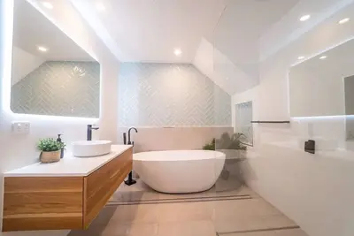 Image de Experience Coastal Bliss: Your Ultimate 5-Bedroom Getaway @ Bagnall's Beachouse