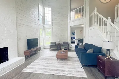 Image de 5 min from downtown Fishers, In! Pet friendly with office, deck & grill, games