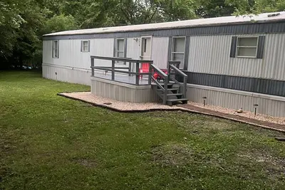 Image de Patoka Lake Campsite very close to lake. a few short minutes to 2 boat ramps.