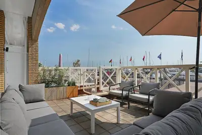 Image de Modern furnished flat directly at the marina and many (water) sports possibilities in the immediate vicinity.