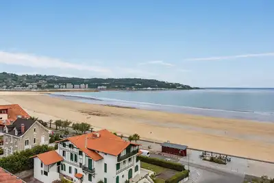 Image de Appartement moderne Ă 75m de la plage avec balcon et wifi