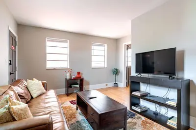 Image de Dennison Unit 4 Short North • Downtown • Private Parking • Nationwide  & Convention Center!