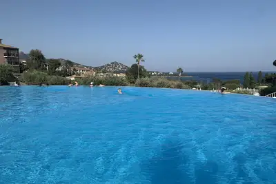 Image de Beau 2 pièces vue mer au gout du jour Magnifique village de vacances Cap Esterel