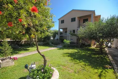 Image de Appartement avec jardin verdoyant à proximité de la plage