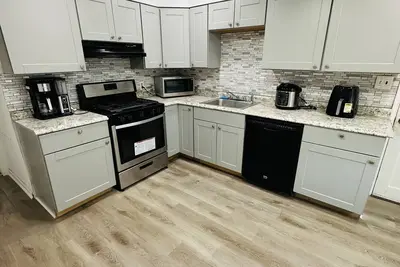 Image de A cheerful 3\/2 bedrooms with ample space and free parking in a friendly area.