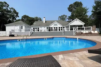 Image de Beautiful Hamptons home close to beaches, shopping, & restaurants!