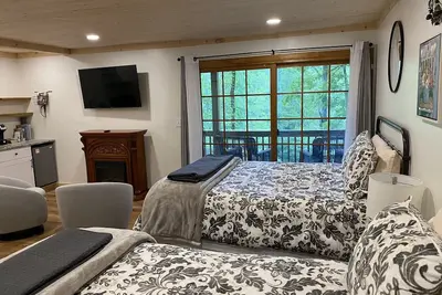Image de Cozy Mountain Hideaway surrounded by waterfalls and hiking