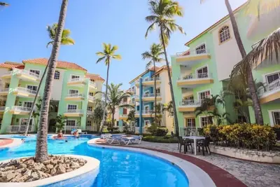 Image de 2 bedroom penthouse short Walk to the beach