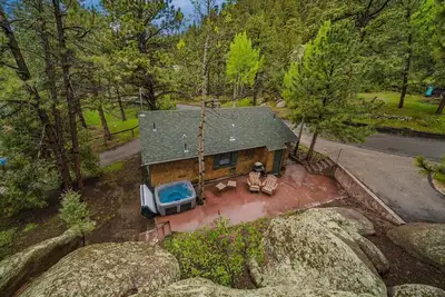 Image de Charming 100 year old cabin w/ hot tub & fireplace