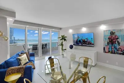 Image de Fantasy! Jr. 2 Bedroom Condo Located Only 3 Miles to South Miami Beach
